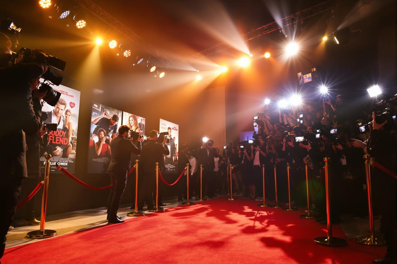 视频一区资讯配图 - 《深海奇航》票房突破20亿，导演透露续集计划